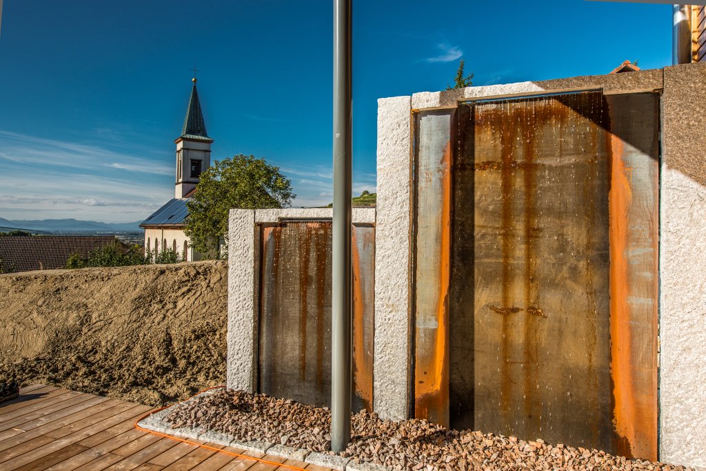 amoltern-eingan-pflaster-terrraze-wasswefall-rasen-baume-treppe-2012